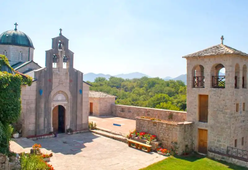 Manastir Tvrdoš